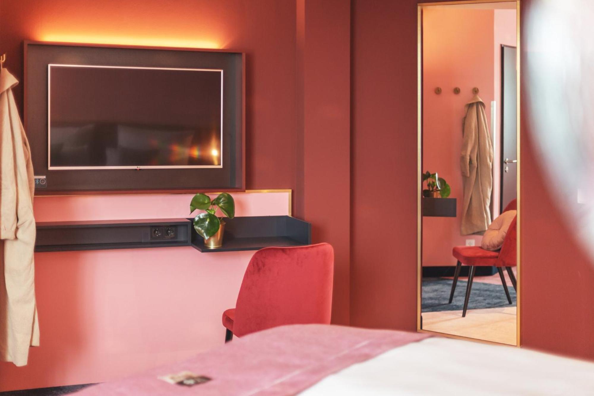 - The Niu, Loco North By Ihg Munich
